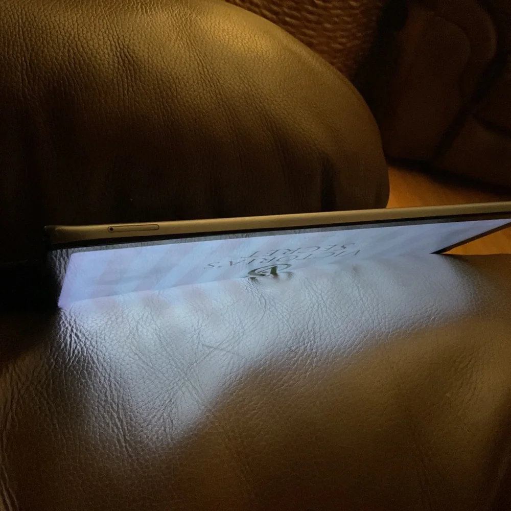 Used Samsung galaxy A7 tablet with 32gb and comes in black.